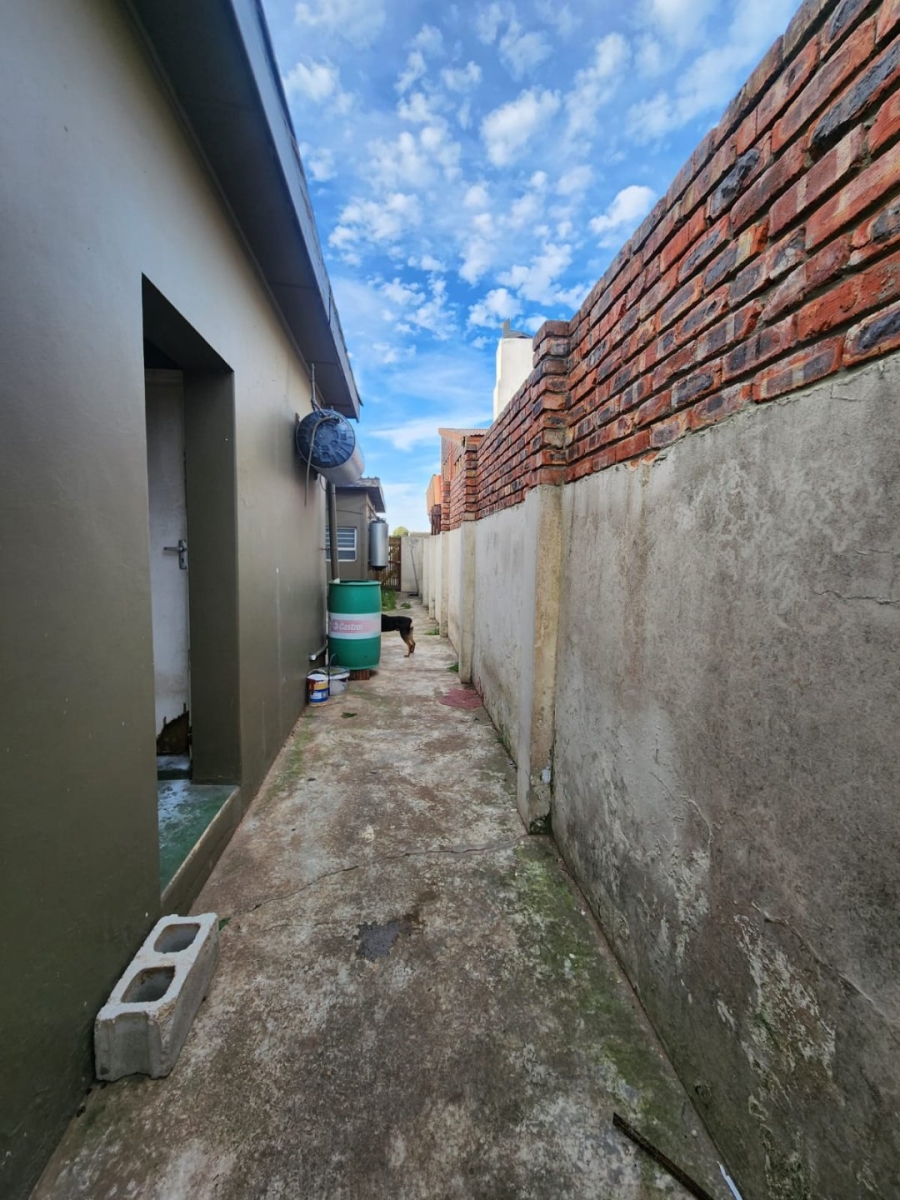 5 Bedroom Property for Sale in Kabega Park Eastern Cape